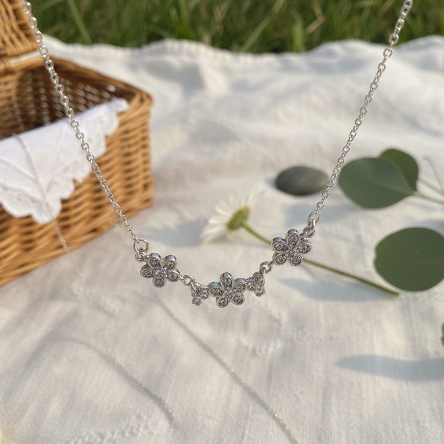 Betty Flower Necklace