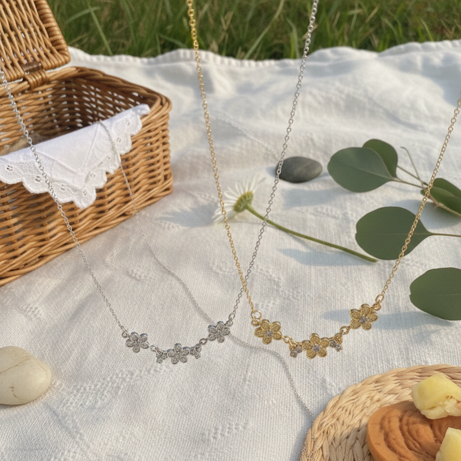 Betty Flower Necklace