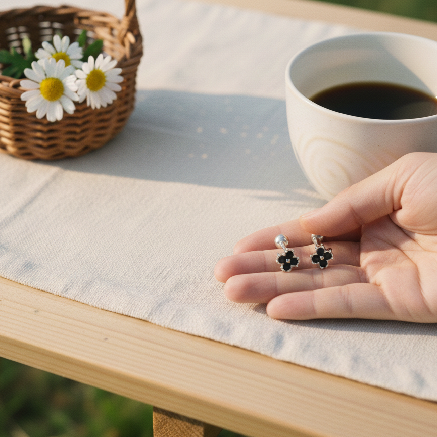 Gypsophilia Earrings (Black)