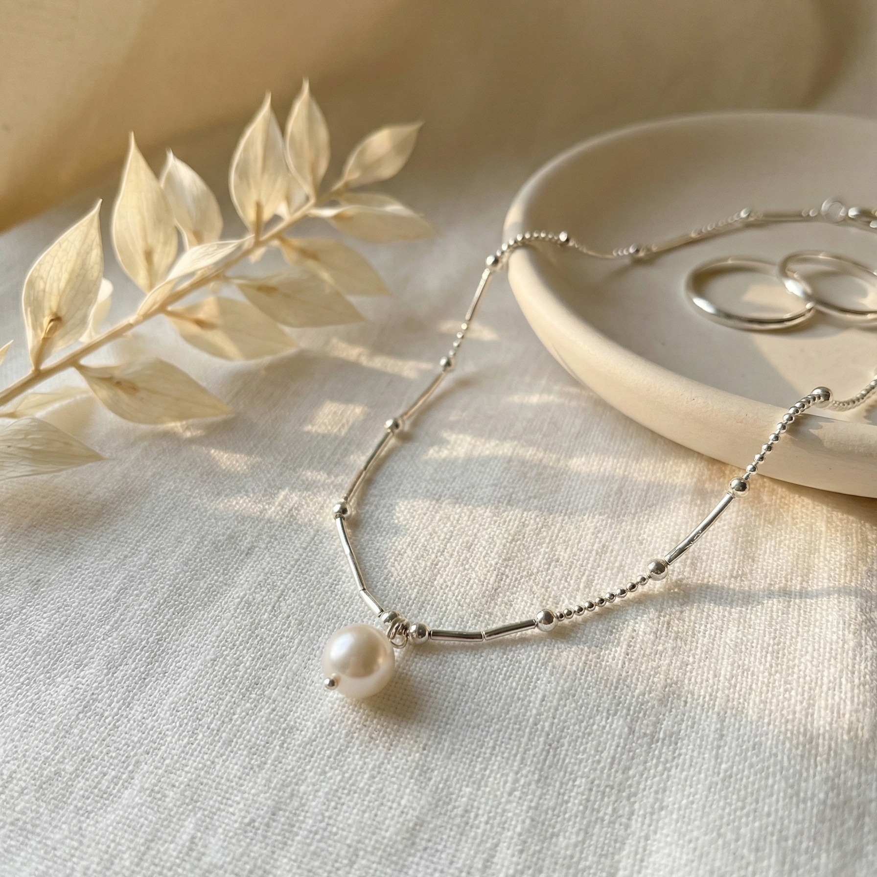 Vida Pearl Necklace
